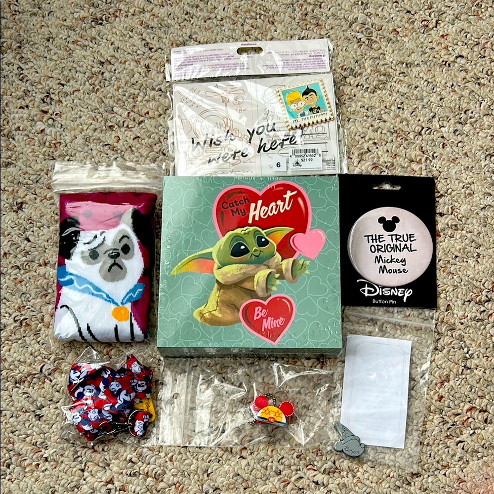 Disney Assorted Gift Set with Baby Yoda and Mickey Mouse